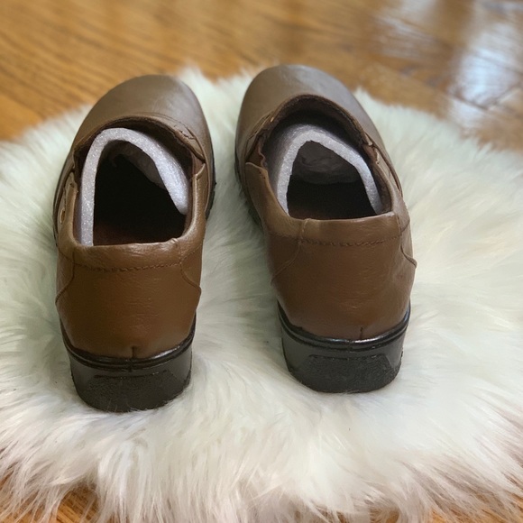 Easy Street Women's Slip On Proctor Flat, Tan/Gore, 6.5 M - Picture 3 of 9